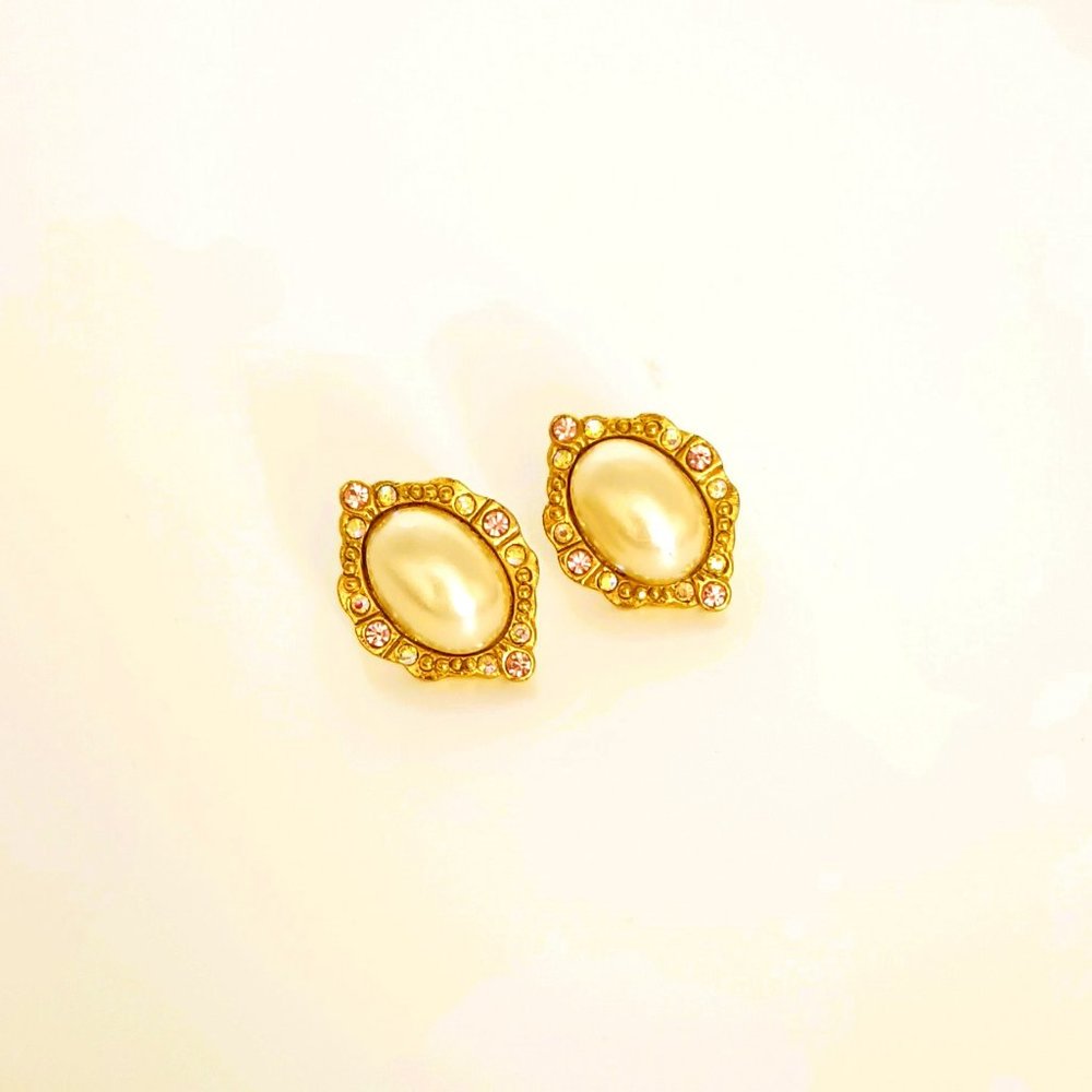 1928 Pearl Spring Post Earrings Gold Retro Scallop Edge Aurora Borealis